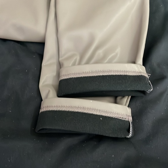 Present and Love Leggings - Picture 7 of 11